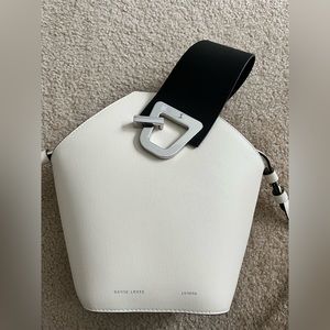 Danse Lente mini Johnny bag in white and black handle